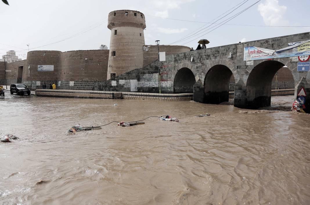 Yemen'de sel felaketi: 6 kişi öldü, 430 ev yıkıldı 8